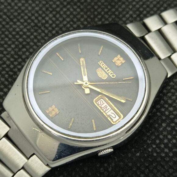 Vintage 1989 Seiko Automatic Mens Silver Watch W/daydate & Gold accents - Picture 6 of 8
